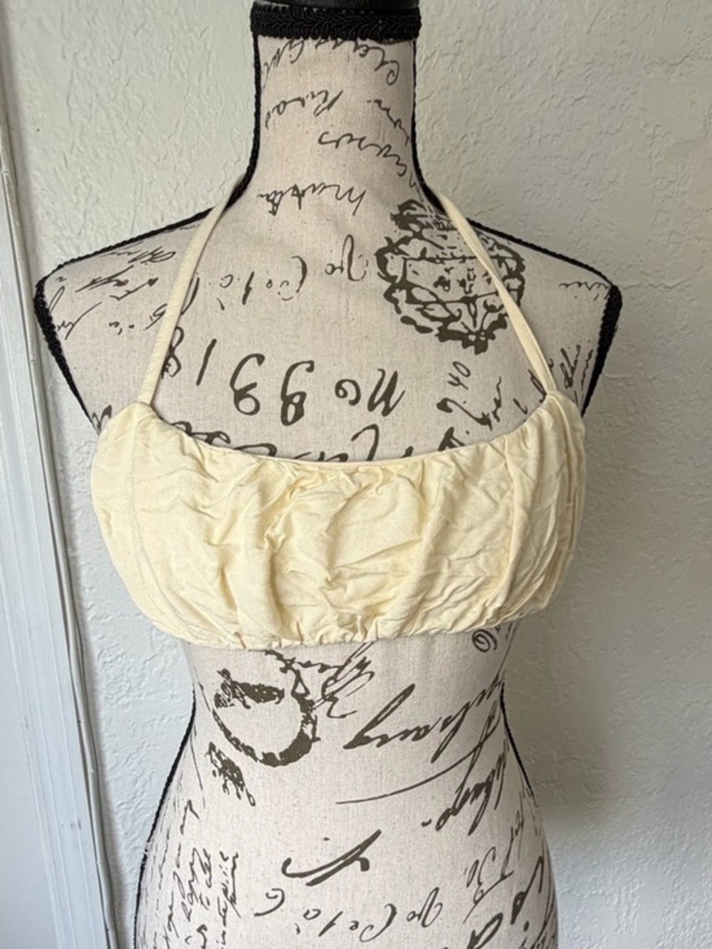 PrettyLittleThing Cream Ruched Halter Neck Crop Top - Size US 2